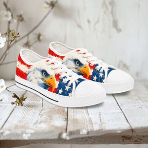 Zapatillas bajas con águila patriótica: Orgullo de EE. UU. y la bandera estadounidense