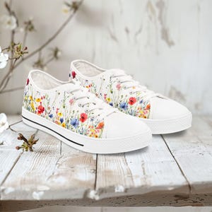 Wildflower Floral Women&#39;s Low Top Sneakers, Casual Canvas Shoes, Spring Fashion, Floral Print, Gift for Her, Everyday Wear