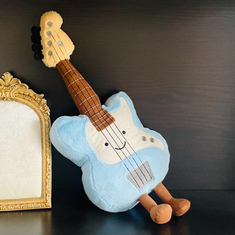 Bas plyschleksak, Gitarr plyschleksak, Musikinstrumentpresent till musiker, Gitarr plyschleksak med gratis presentinslagning bild 2