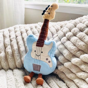 Bas plyschleksak, Gitarr plyschleksak, Musikinstrumentpresent till musiker, Gitarr plyschleksak med gratis presentinslagning bild 1