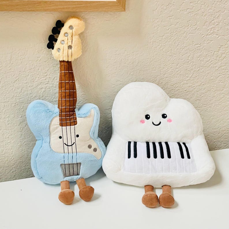 Bas plyschleksak, Gitarr plyschleksak, Musikinstrumentpresent till musiker, Gitarr plyschleksak med gratis presentinslagning bild 8