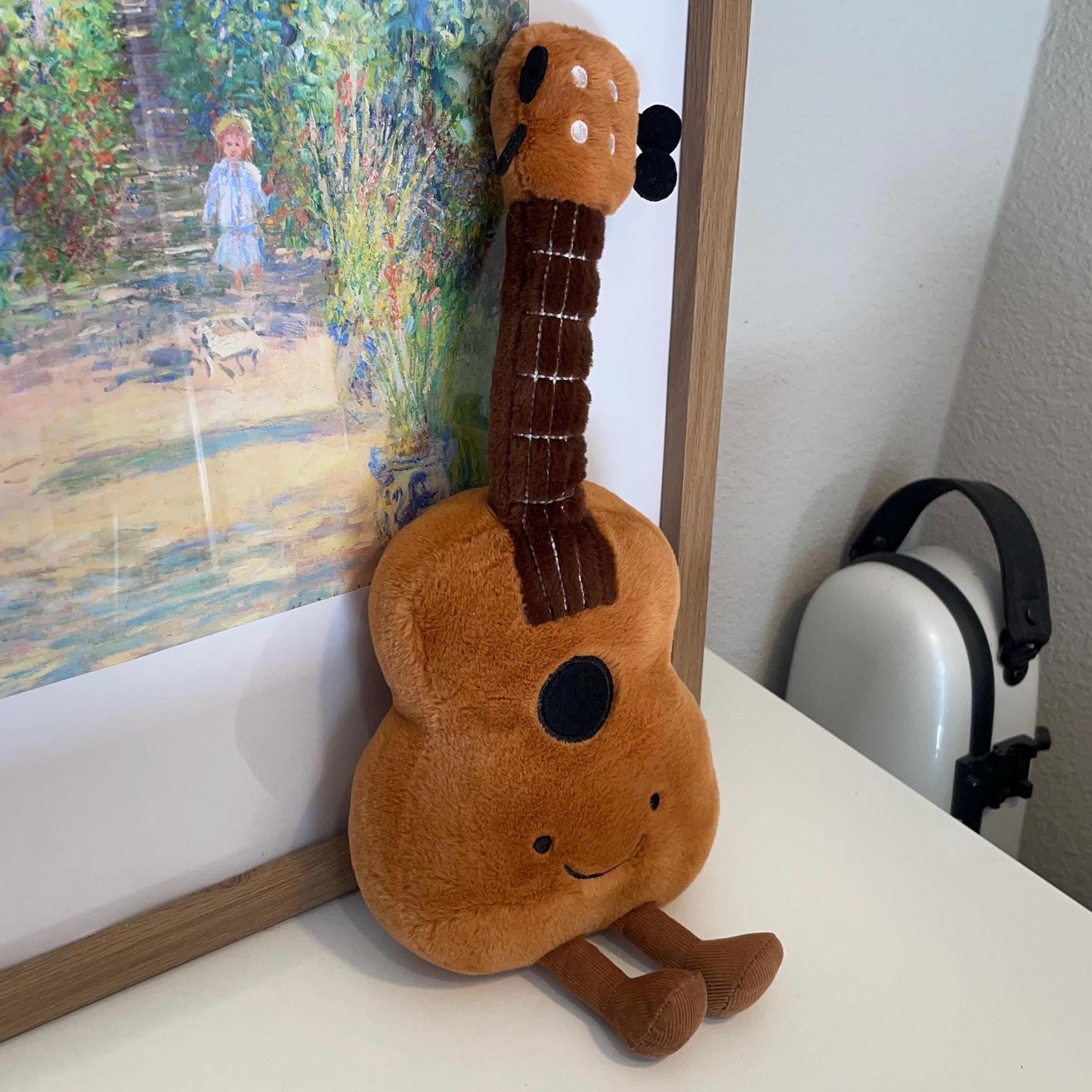 チェロのぬいぐるみ、ギターのぬいぐるみ、音符のぬいぐるみ