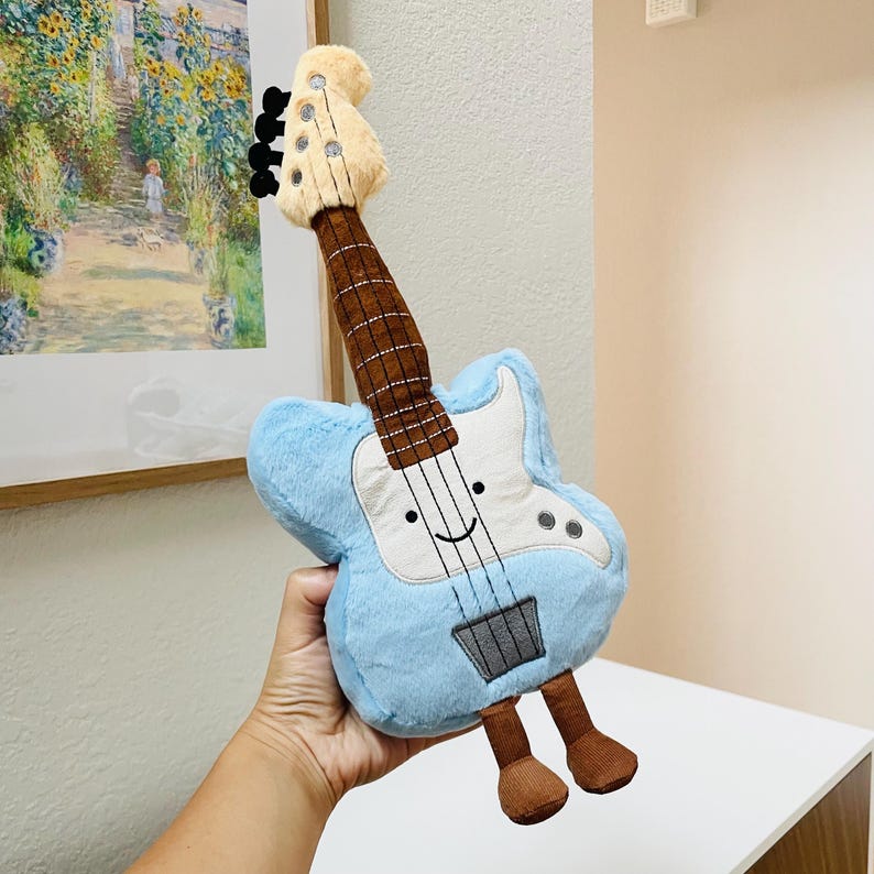 Bas plyschleksak, Gitarr plyschleksak, Musikinstrumentpresent till musiker, Gitarr plyschleksak med gratis presentinslagning bild 4