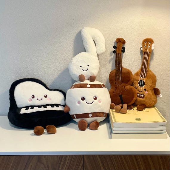 キムジェファン　ぬいぐるみ　ギター　レア 楽器のぬいぐるみ、ピアノのぬいぐるみ、チェロのぬいぐるみ、ギターの