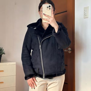 Women&#39;s Black Shearling 70s Style Biker Jacket – Genuine Sheepskin Suede Leather with Fur Collar | Warm Handmade Winter Outerwear Gift
