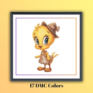 Puede incluir: Un patrón de punto de cruz que muestra un pájaro de dibujos animados amarillo con un sombrero marrón y un delantal claro. El diseño está enmarcado por un borde oscuro e incluye el texto 17 DMC Colors en la parte inferior, indicando la paleta.