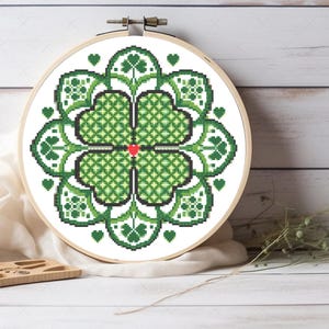 Kreuzstichmuster, Herz und Glücksklee, Glücksbringer, Kleeblatt, St Patrick Kreuzstich, irisches Kreuzstichmuster PDF-Datei