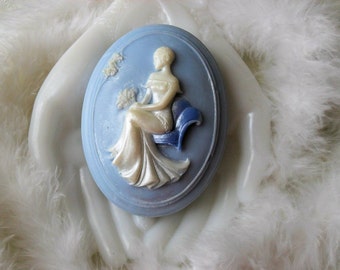 Handcrafted Cameo Soap with Aloe Ingrid Cameo Soap