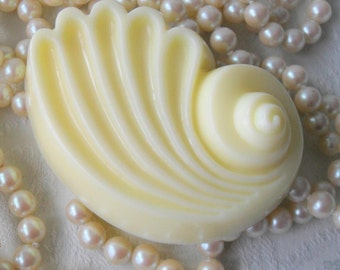 Too Hot to Handle Tropical Buttermilk & Oatmeal Soap