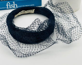 Saks Fifth Avenue Vintage Navy Blue Mesh Veil Fascinator Millinery Salon Hat