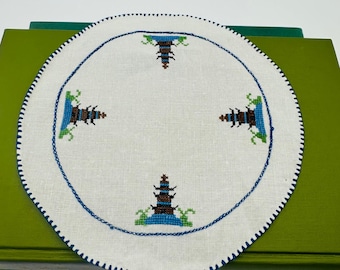 Vintage Hand Embroidered Pagoda Round Linen Doily Blue White 7 Inch
