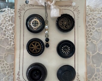 Vintage Button Card: Decorative Old-fashioned Buttons with Rayon Ribbon