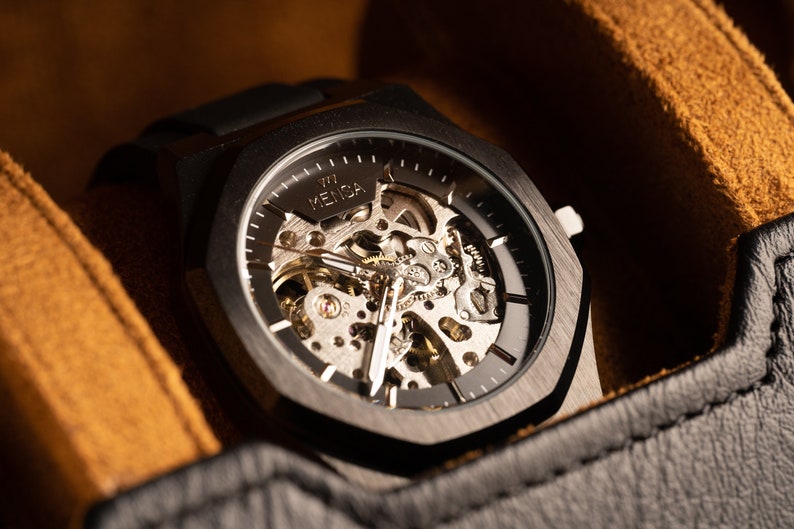 Regalo de aniversario para hombres: elegante diseño de reloj esqueleto con correa de silicona duradera. imagen 1