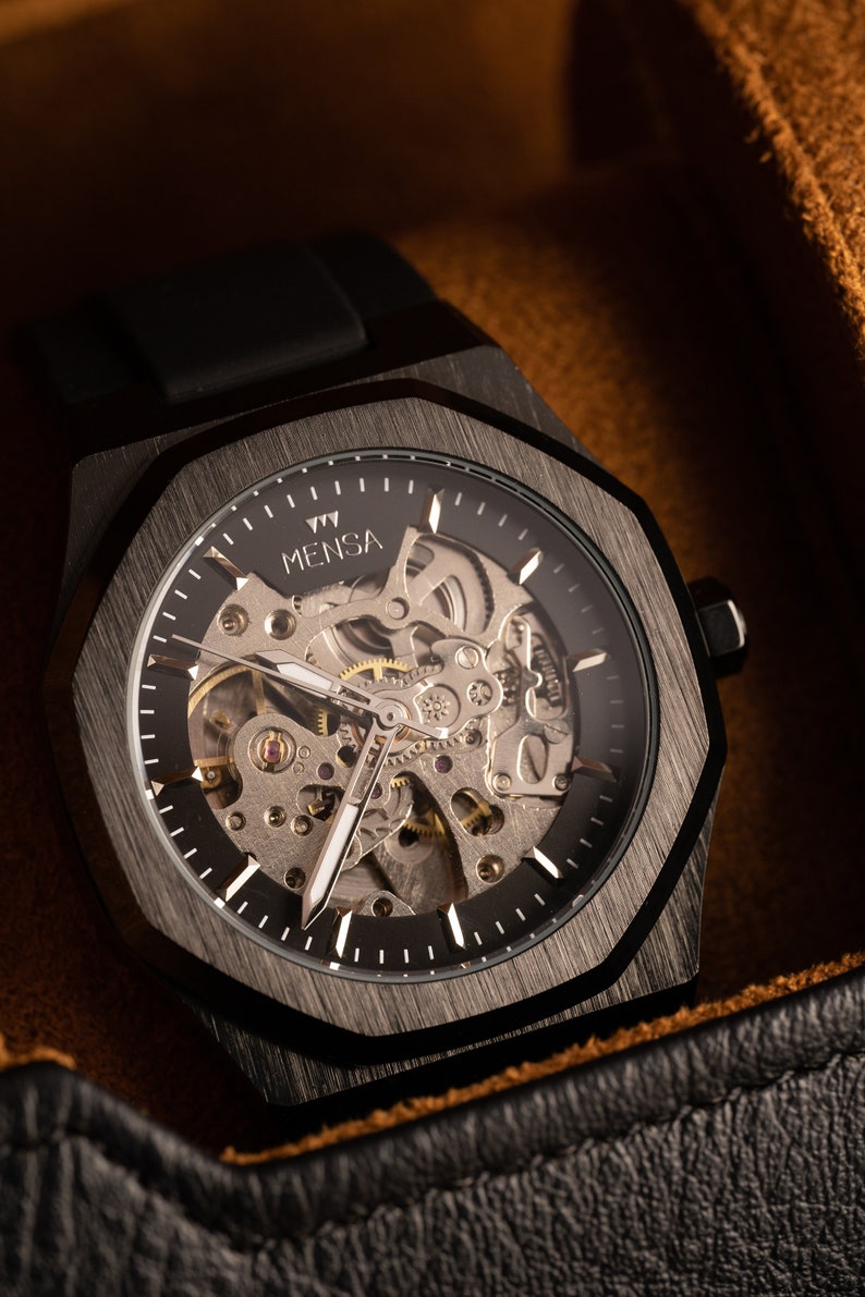 Regalo de aniversario para hombres: elegante diseño de reloj esqueleto con correa de silicona duradera. imagen 4