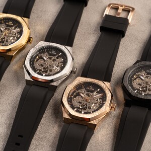 Regalo de aniversario para hombres: elegante diseño de reloj esqueleto con correa de silicona duradera. imagen 6