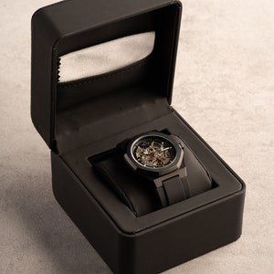 Regalo de aniversario para hombres: elegante diseño de reloj esqueleto con correa de silicona duradera. imagen 9
