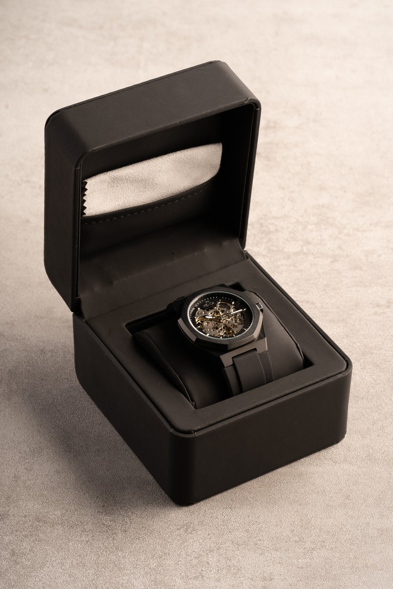 Regalo de aniversario para hombres: elegante diseño de reloj esqueleto con correa de silicona duradera. imagen 9