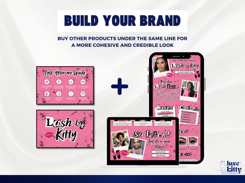 Pu&ograve; includere: Immagine promozionale per un marchio di bellezza, con un telefono, un laptop e due stampe. Il telefono e il laptop mostrano grafiche rosa e bianche con il testo "Lash by Kitty" e "So Fetch!". Le stampe includono una guida post-trattamento. Il testo "Build Your Brand" &egrave; in alto.