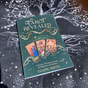 Tarot Revealed: A Beginner’s Tarot Guide Book to Card Meanings, Spreads & Self-Discovery – eBook by Claire