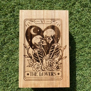 Caja de almacenamiento de cartas del tarot Lovers Card: un espacio sagrado para tus cartas. Fabricada en el Reino Unido. Regalo para ella. Caja de regalo para guardar cartas del tarot.