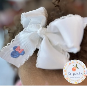 Lazo para el cabello personalizado con forma de ratón para niñas Grandmillennial, recuerdo bordado personalizado del parque de ratones para el primer viaje, accesorio para niñas imagen 2