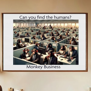 Op de afbeelding: Een ingelijst afdruk van een humoristische afbeelding die een druk kantoor toont vol apen die headsets dragen en aan bureaus werken. De tekst boven de afbeelding luidt "Kun je de mensen vinden?" en onder de afbeelding staat "Monkey Business."