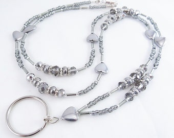 Cordón de identificación con cuentas - Porta credencial de identificación con cuentas brillantes en gris plateado y corazones de hematita, cordón de identificación, soporte para gafas