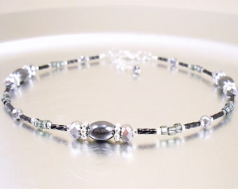 Enkelband met kralen - Hematiet, zwart en metallic zilverglas enkelbandje