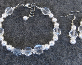 Klares Kristallglas und weiße Swarovski Kristallperlen Armband und Ohrringe Set - Braut, Brautjungfer, Geschenk