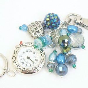 Sarcelle audacieuse, verre de cristal bleu et vert et chaîne de clés perlées en grappe de perles, embellissement de sac à main, fermeture éclair