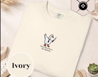 - La paix n'a jamais été une option | Motif oie brodé | Cadeau pour les amoureux des animaux | Couleur confort unisexe 1717 | Vêtements décontractés | Amoureux des oies