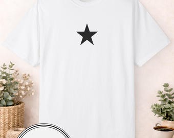 T-shirt noir effet vieilli avec étoiles | T-shirt graphique minimaliste | Couleur confort unisexe 1717 | Vêtements décontractés | Vêtements d'été | Cadeau pour lui | Cadeau pour elle