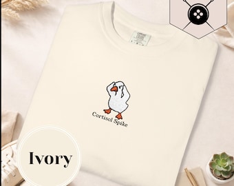 -shirt d'oie avec pic de cortisol | t-shirt graphique drôle | Motif brodé | Couleur confort unisexe 1717 | Cadeau pour les amoureux des oies | Vêtements d'été