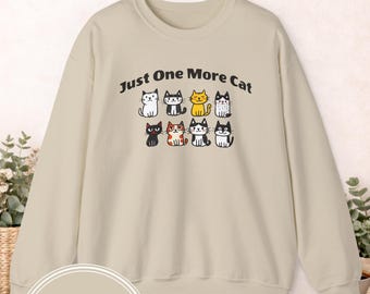 Sweat-shirt ras du cou Just One More Cat | Illustrations de chat mignon | t-shirt graphique mignon | Cadeau pour amoureux des chats | Gildan 1800 unisexe | Maman chat | Papa chat