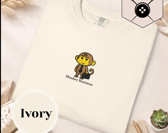 T-shirt d'affaires de singe | Conception brodée mignonne de singe | Couleur confort unisexe 1717 | Cadeau pour les amoureux des animaux | Vêtements d'été