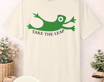 Camiseta Green Frog Take The Leap / Camiseta gráfica de rana, diseño inspirador de la naturaleza.