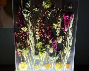Handgjord epoxihartslampa med riktiga blommor, nattlampa av träbas
