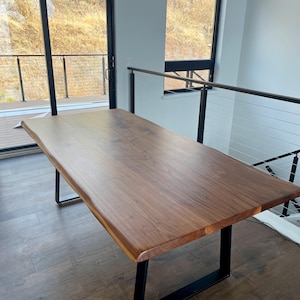 USA - Esstisch - Live Edge Esstisch, Walnusstisch, Moderner Tisch, Holztisch, Großer Küchentisch mit Stahlbeinen, 80&quot; Esstisch