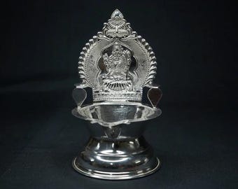 Kamakshi Deepalu de plata pura 98 g, par de Diya de plata, Diya de plata pura, Lakshmi diya de plata, laxmi diya de plata, Lakshmi diya de plata.