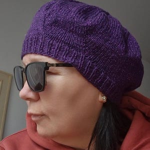 Handgemachtes Lila gestrickte Beret mit Lurexfaden: French Style