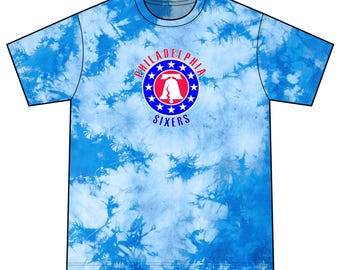 Camiseta unisex de los Sixers con estampado tie-dye y la Campana de la Libertad