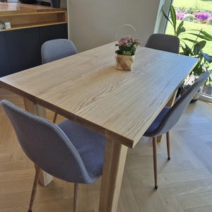 Bord i naturligt bokträ - Specialtillverkat, minimalistiskt, rektangulärt/fyrkantigt, handgjort, med L-formad ljus och varm finish. Minimalism, rustikt