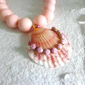 Shell pendant necklace, Baby pink necklace, pink chunky necklace, summer necklace, shell necklace