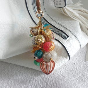 Dije para bolso, dije para monedero con cuentas, dije para monedero con pétalos, dije para bolso con flores brillantes, dije para monedero con cuentas elegantes de color naranja, dije de corazón, dije de jaula