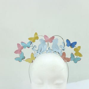 Cerchietto a farfalla, copricapo in pelle, copricapo primaverile, cerchietto da sposa, cerchietto con uccello, cerchietto colorato, copricapo a farfalla