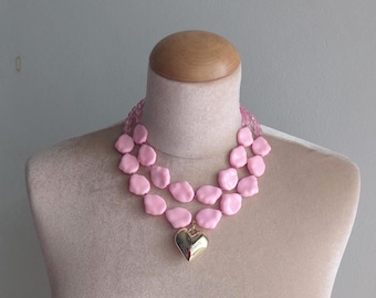 Neonroze ketting, roze ketting, roze statementketting, kwastketting, gouden hart statement roze kwastketting
