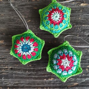 3 decorazioni natalizi all'uncinetto