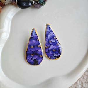 February Birth Flower Earrings – Violet Jewelry – Handmade Floral Drop Earrings – Birth Month Gift for Her – Purple Flower Earrings
