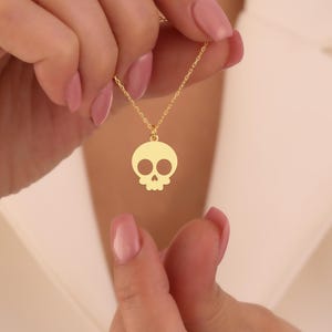 Minimalist Skull Necklace - Gold Skull Pendant for Women - Gothic Jewelry Gift - Elegant and Stylish Halloween Charm Necklace