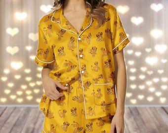 Pijama de satén Simba del Rey León, pijama de Disneyland para mujer, pijama a juego para dama de honor, pijama de la película de dibujos animados El León, regalos para despedida de soltera